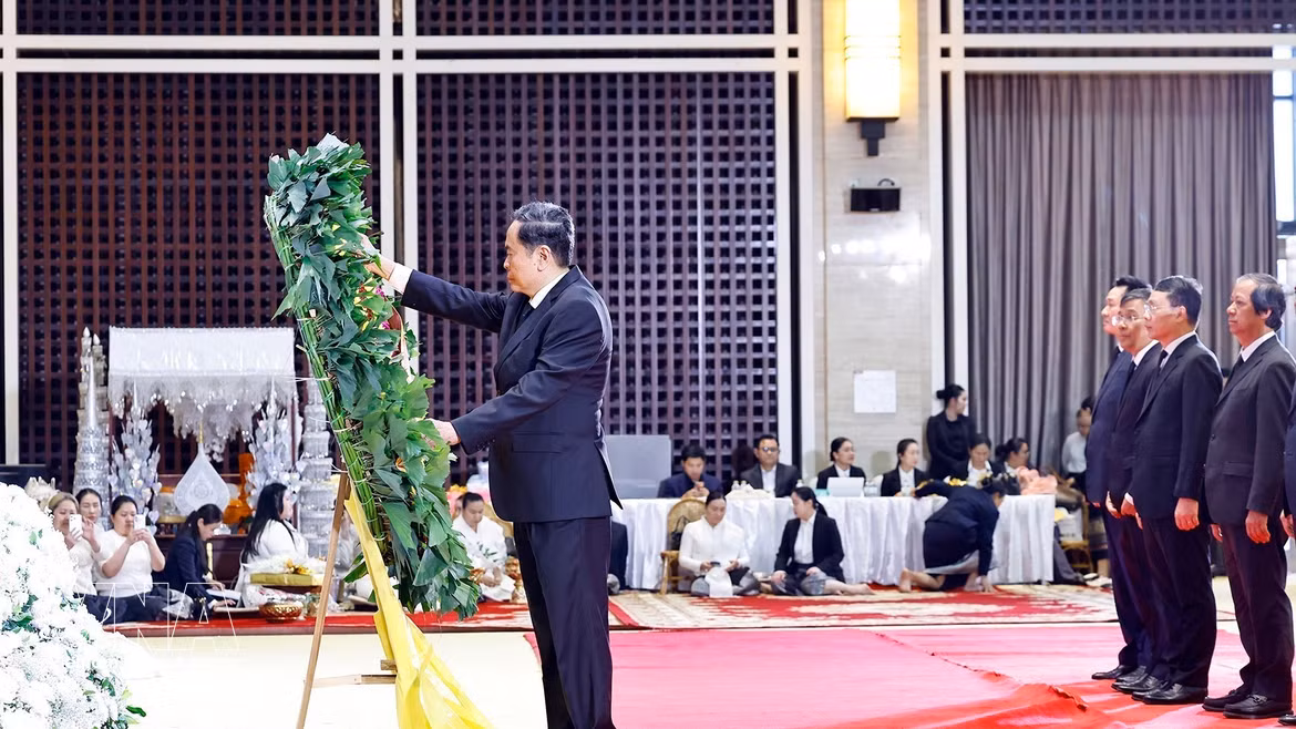 越南国会主席陈青敏率团赴老挝吊唁赛宋蓬·丰威汉同志