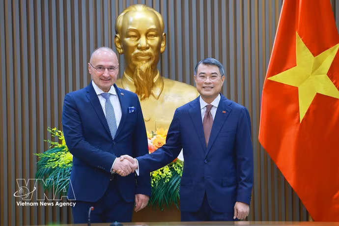 越南政府总理黎明兴与克罗地亚外交和欧洲事务部长拉德曼。图自越通社