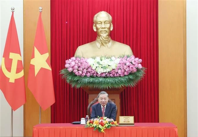 越共中央总书记苏林与美国总统唐纳德·特朗普通电话。图自越通社