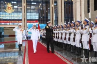 阮新疆大将会见澳大利亚皇家海军司令。图自人民军报