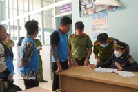 附图：有关部门严密管控婆营（Dinh Bà）国际口岸区域，旨在防范和打击非法出入境行为。图自越通社