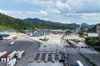 中国友谊关口岸春节临近加速通关。图自越通社