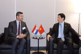 越南国家主席梁强会见巴拉圭总统圣地亚哥·培尼亚·帕拉西奥斯。图自越通社