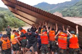 截至目前，全国63个省市中已有21个不复存在临时住房和危旧房。图自越通社