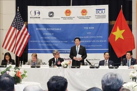 国家主席梁强在座谈会上发表讲话。图自越通社