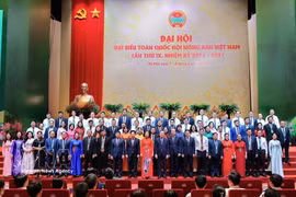 越南农民协会第九届中央委员会在大会上集体亮相。图片越通社