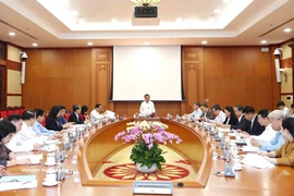 越共中央政治局委员、书记处常务书记、越南文化发展中央指导委员会主任陈锦秀主持召开中央越南文化发展工作指导委员会第一次会议。图片来源：越通社