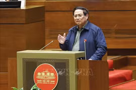政府总理范明政发言，进一步厘清国会代表提出的一些问题。图自越通社