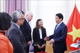 越南国家主席梁强会见了哥伦比亚大学韦瑟黑德东亚研究所和越南学项目的领导。图自越通社