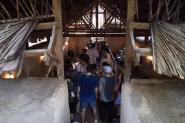 武器库是游客们参观游览时最感兴趣的地点之一。图自 越通社