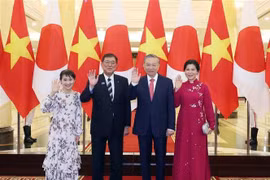 苏林总书记夫妇与日本首相石破茂夫妇合影。图自越通社