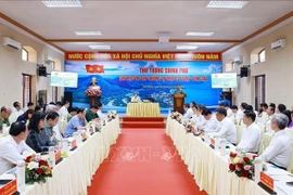 政府总理范明政听取了巴地头顿省常务委员会关于该生经济社会发展情况，推动该省和昆岛经济社会发展、确保国防安全的建议办理情况的报告。图自越通社