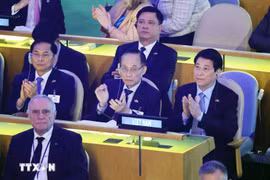 国家主席梁强和越南代表团纪念联合国成立80周年高级别会议。图自越通社