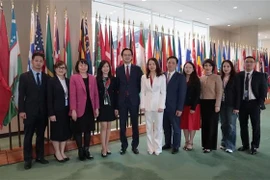 参加联合国人权理事会成员投票的越南代表团。图自越通社