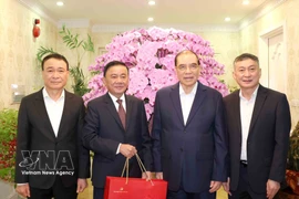 陈锦秀同志走访慰问越共中央原总书记农德孟。图片来源：越通社