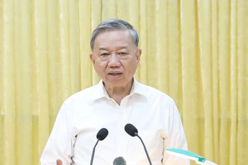 越共中央总书记苏林在会议上发表讲话。图自越通社