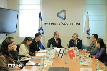 30多年来，两国在经贸、旅游、高科技等多个领域的合作持续拓展。图自越通社 