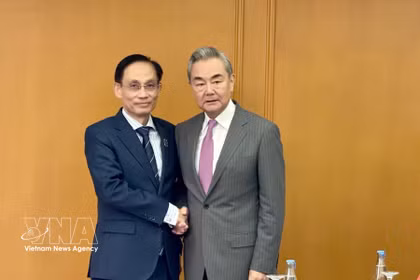 黎怀忠在第59届东盟外长会议期间会见中、加、新三国外长