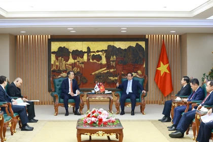 范明政总理会见欧亚经济委员会执委会主席萨金塔耶夫