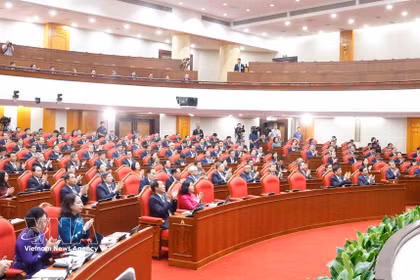 越共十四届三中全会完成第一个工作日