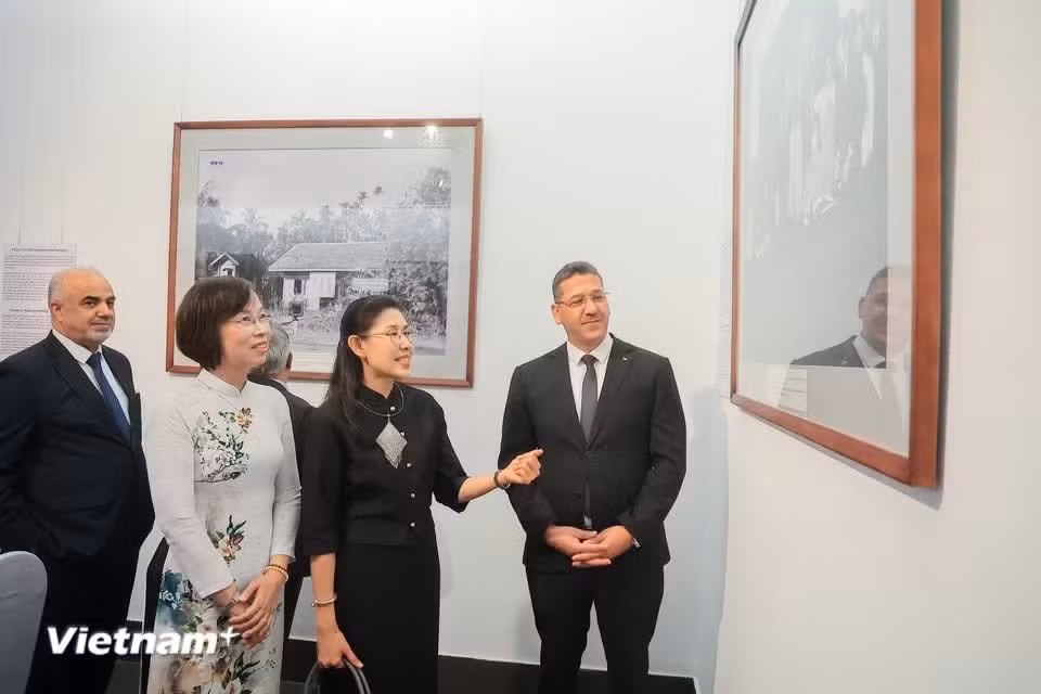 2. 此次图片展是纪念越南与泰国建交50周年系列官方活动之一。图自Vietnam+