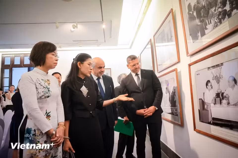 通过王室访问、高层访问、官方交流、文化外交、经济合作以及民间交流等精彩图片，观众将有机会了解越泰两国关系不断培育与发展的重要里程碑。图自Vietnam+