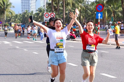 3月22日，2026年岘港国际马拉松赛在岘港市正式开赛。图自越通社