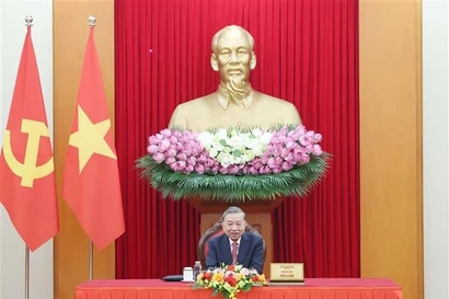越共中央总书记苏林与美国总统唐纳德·特朗普通电话。图自越通社