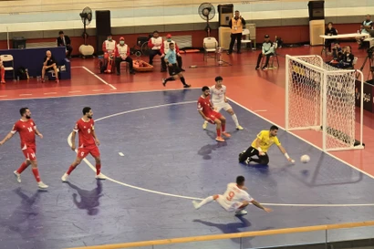 越南五人制足球队与黎巴嫩队角逐。图自越通社