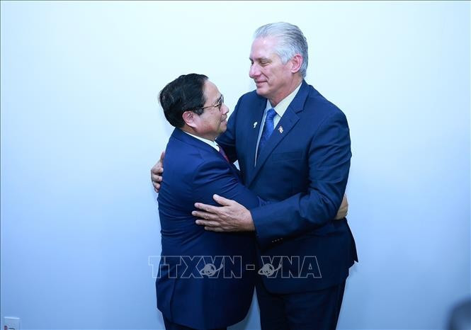 越南政府总理范明政会见古巴国家主席米格尔·迪亚斯-卡内尔。图自越通社