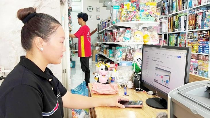 个体经营户展现出更强的主动性，但仍存在障碍。图自越通社