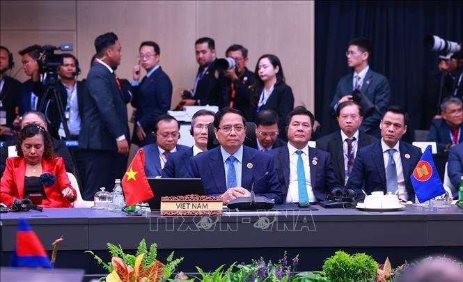 范明政总理出席会议。图自越通社