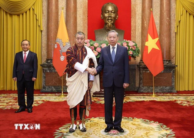 2024年9月，不丹驻泰国兼驻越南大使金桑·多吉向越共中央总书记、越南国家主席苏林递交国书。图自越通社