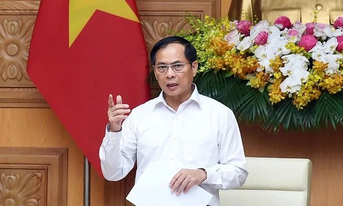 政府副总理裴青山发表讲话。图自政府报