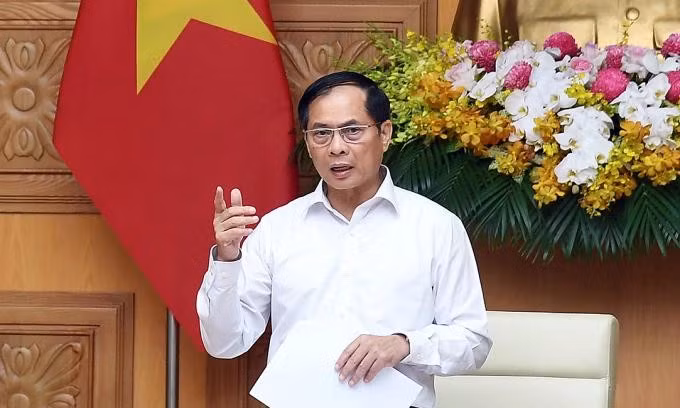 政府副总理裴青山发表讲话。图自政府报