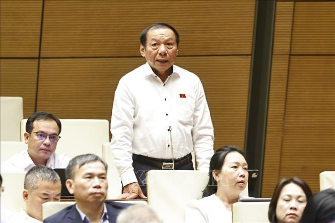 越南文化体育与旅游部长阮文雄在会上发表意见。图自越通社