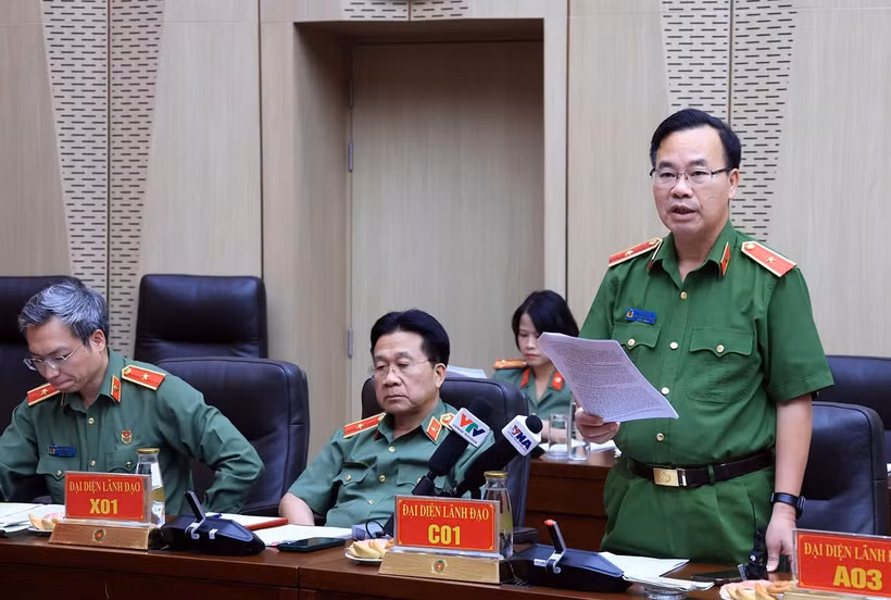 公安部警察调查局副局长黎文新少将发言。图自政府报