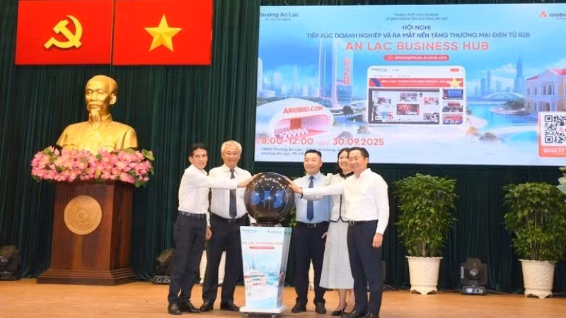 首个地方B2B电子商务平台亮仪式。图自越通社