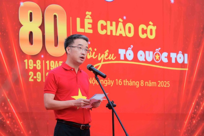 胡志明共青团中央书记处书记、越南青年联合会中央委员会主席阮祥林发表讲话。图自越通社