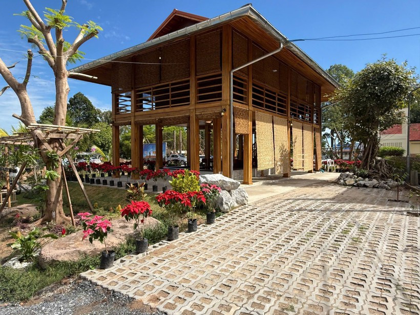 泰国乌隆他尼府胡伯伯高脚屋全景。图自Vietnam+