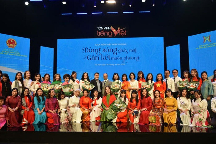 与会代表合影。图自海外越南人国家委员会