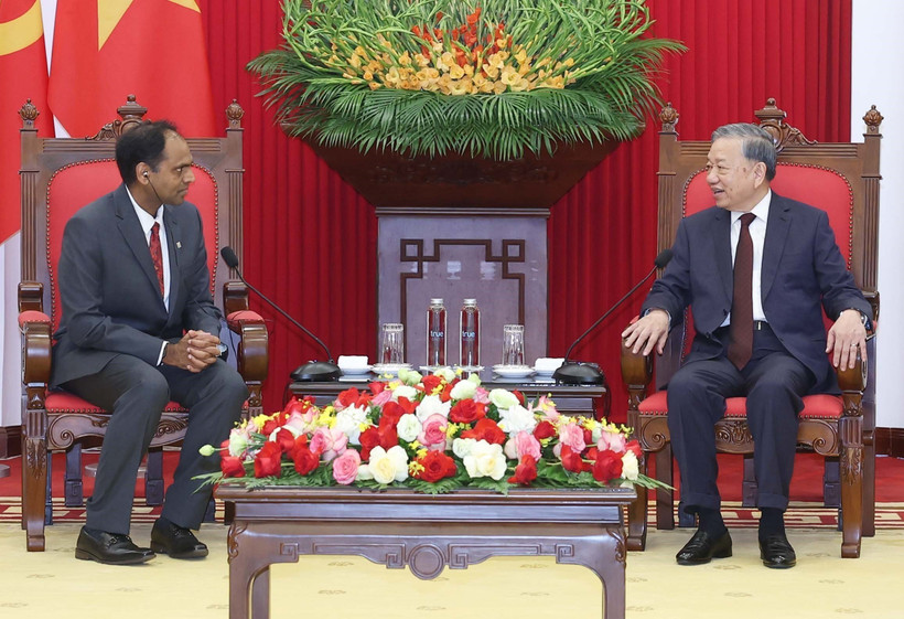 苏林总书记会见全球美满电子首席开发官Sandeep Bharathi。图自越通社