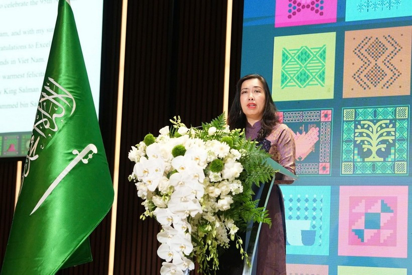 越南外交部副部长黎氏秋姮代表越南政府致辞祝贺沙特阿拉伯国庆。图自越通社