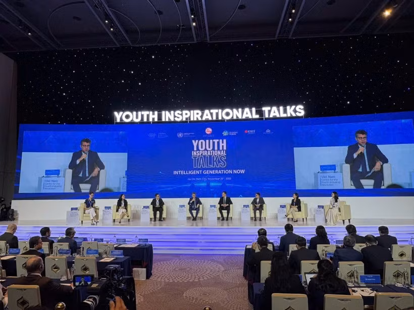 以“当代智慧一代”为主题的脱口秀吸引多专家与学者出席。图自Vietnam+