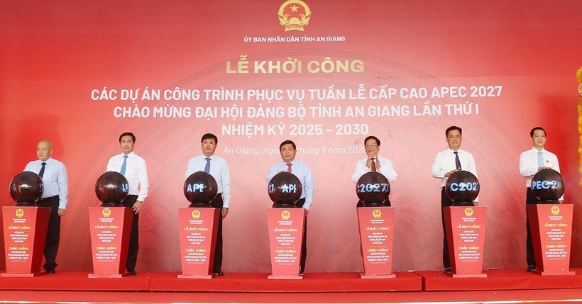 阮志勇（左四）出席2027年APEC领导人会议周服务工程启动仪式。图自越通社