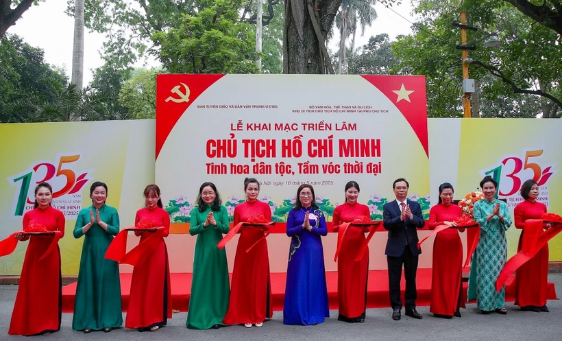 国家展览“胡志明主席——民族精华，时代气魄”在河内开幕。图自越通社