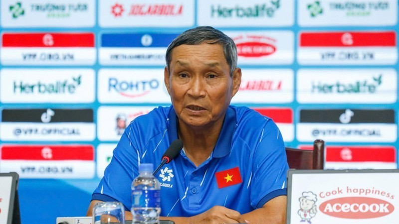 越南女足国家队主教练梅德钟。图自人民报