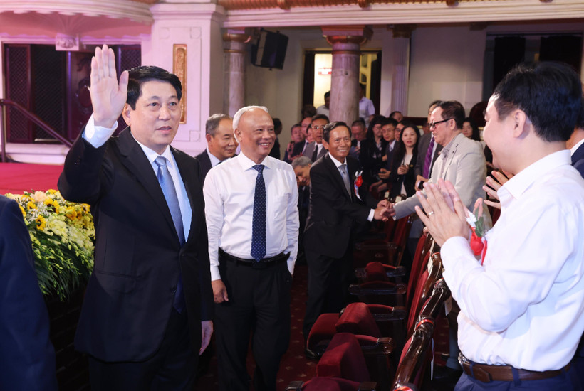 越南国家主席梁强出席越南律师传统日80周年庆典。图自越通社
