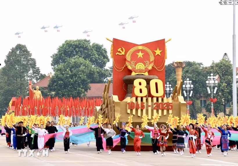 越南全国热烈庆祝八月革命胜利和9·2国庆80周年。图自越通社