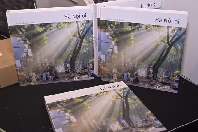 法国摄影师尼古拉·科尔内的摄影集《河内哟》。图自Vietnam+